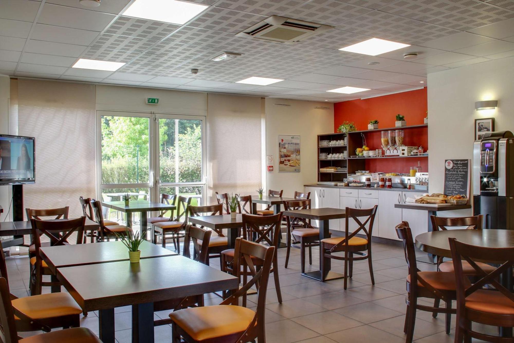 Brit Hotel Saint-Meen-Le-Grand En Broceliande Buitenkant foto