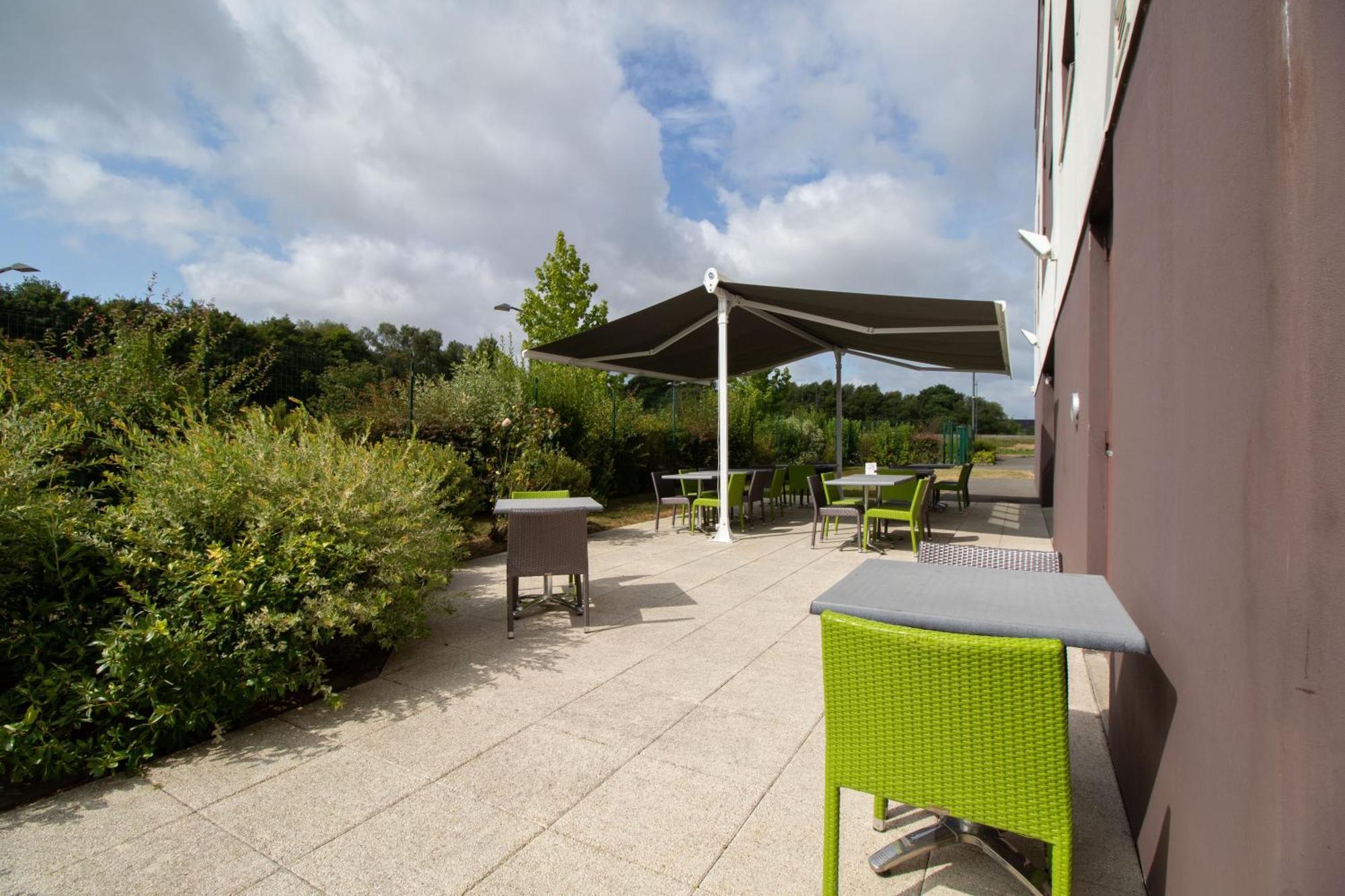 Brit Hotel Saint-Meen-Le-Grand En Broceliande Buitenkant foto