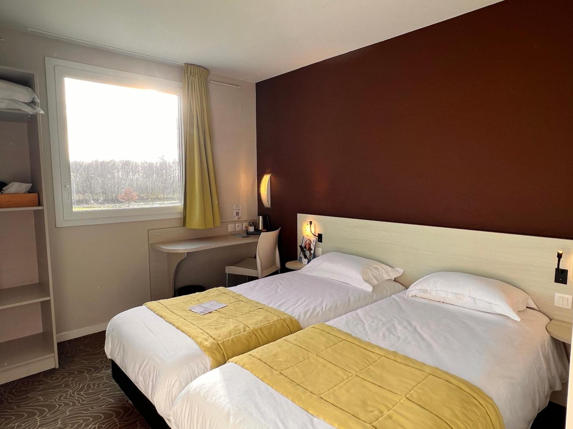 Brit Hotel Saint-Meen-Le-Grand En Broceliande Buitenkant foto