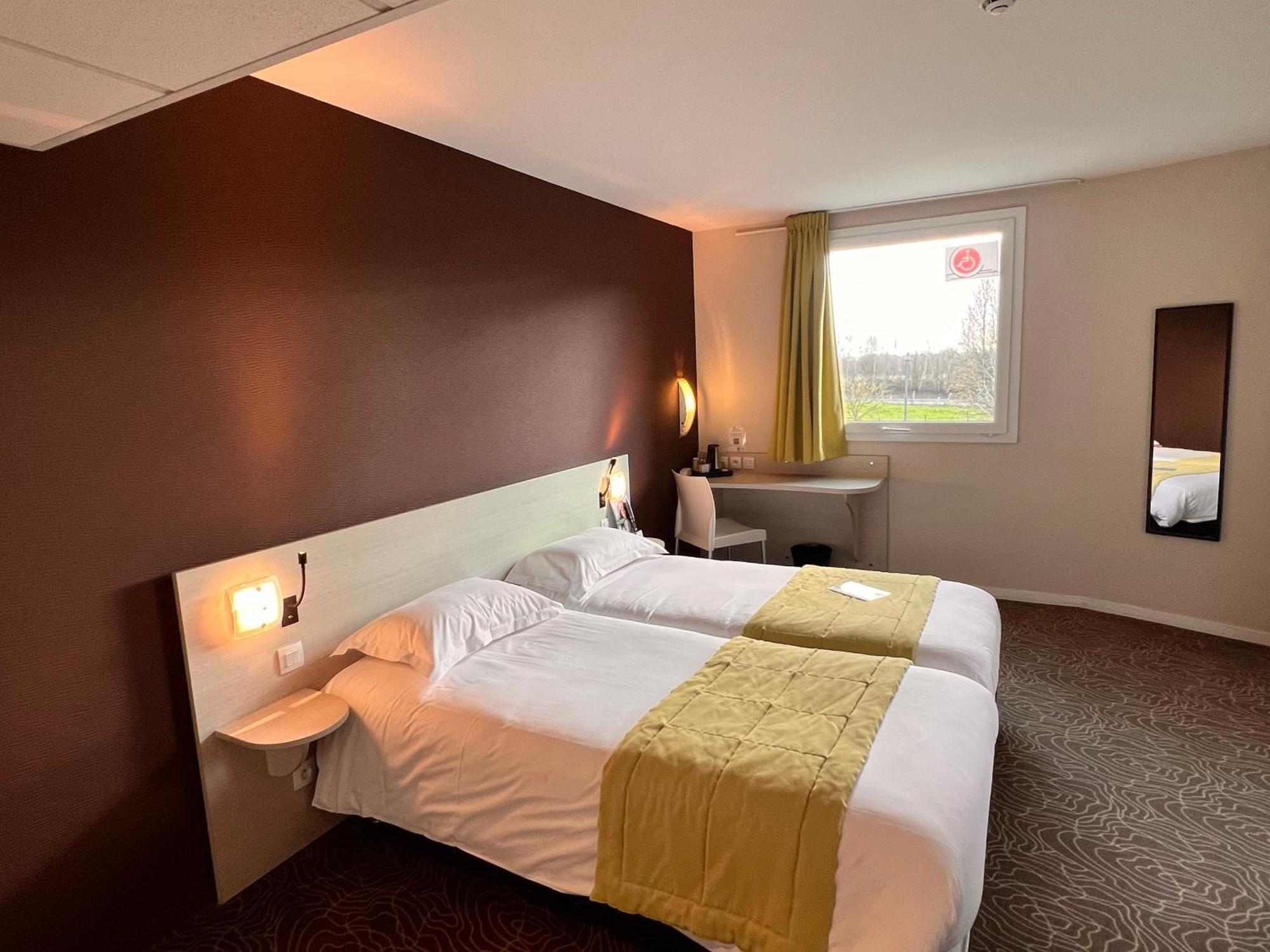 Brit Hotel Saint-Meen-Le-Grand En Broceliande Buitenkant foto