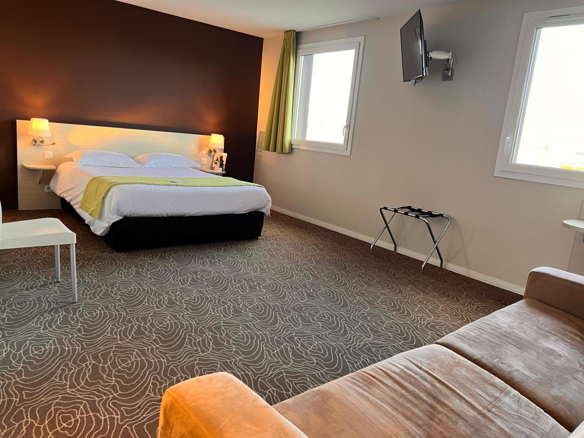 Brit Hotel Saint-Meen-Le-Grand En Broceliande Buitenkant foto